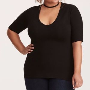 torrid black foxy U neck tee shirt size 6
